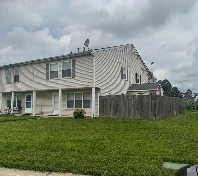 1st image of 3 Locust Ct