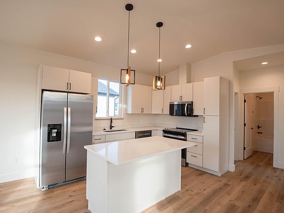 4th image of 1409 Windsor Dr #E