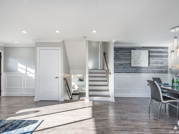 4th image of 240 King Ln