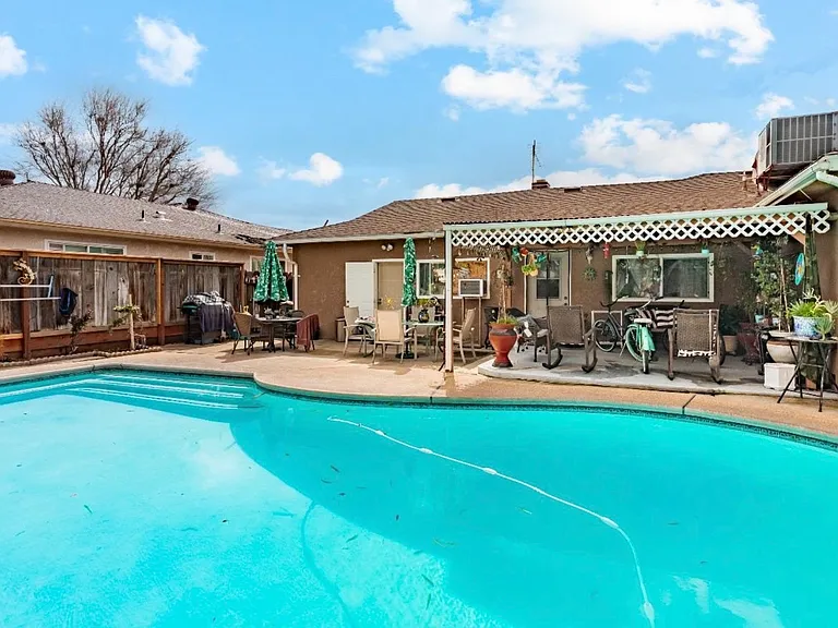 2638 W Rialto Ave — Photo 15