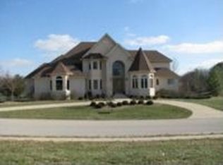 611 S Deer Lake Dr W, Carbondale, IL 62901