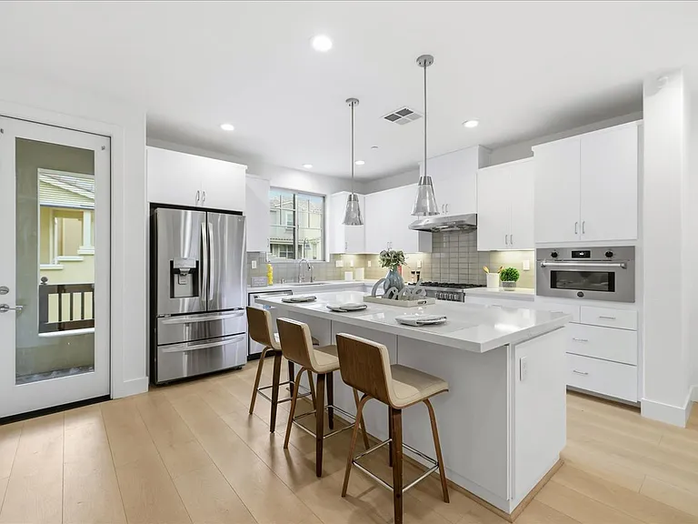 270 Ariana Pl — Photo 5
