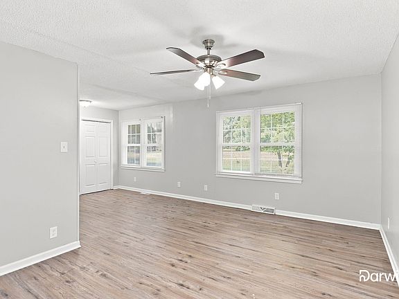 5th image of 400 Wilcrest Dr