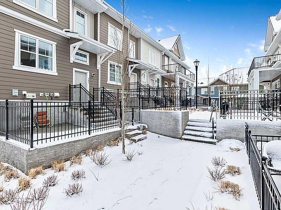 3rd image of 305 SW Cranbrook Walk SE