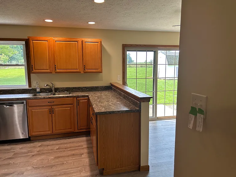 603 Greenbriar Cir — Photo 4