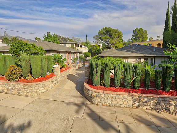 4th image of 2449 Florencita Ave