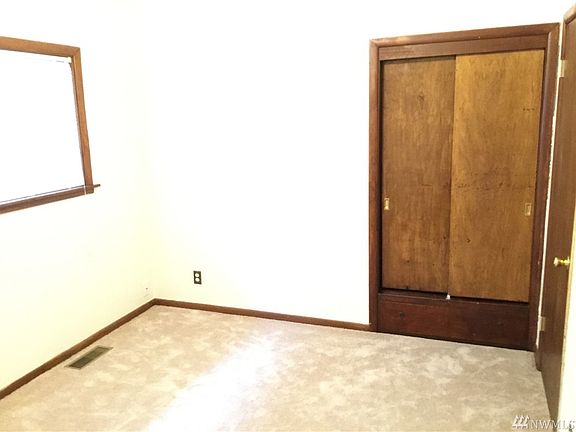 5th image of 1418 E Wright Ave