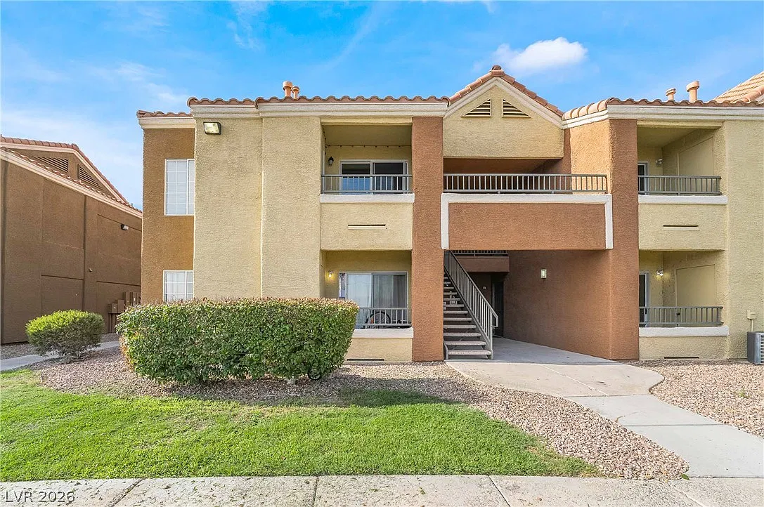1 bed, 1.0 bath, 687 sqft, $1,200 — Photo 2