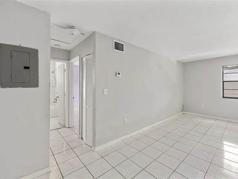 1925 Madison St #14 — Photo 3