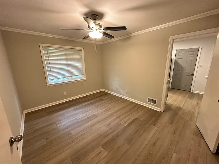 992 Shirley St SE — Photo 15