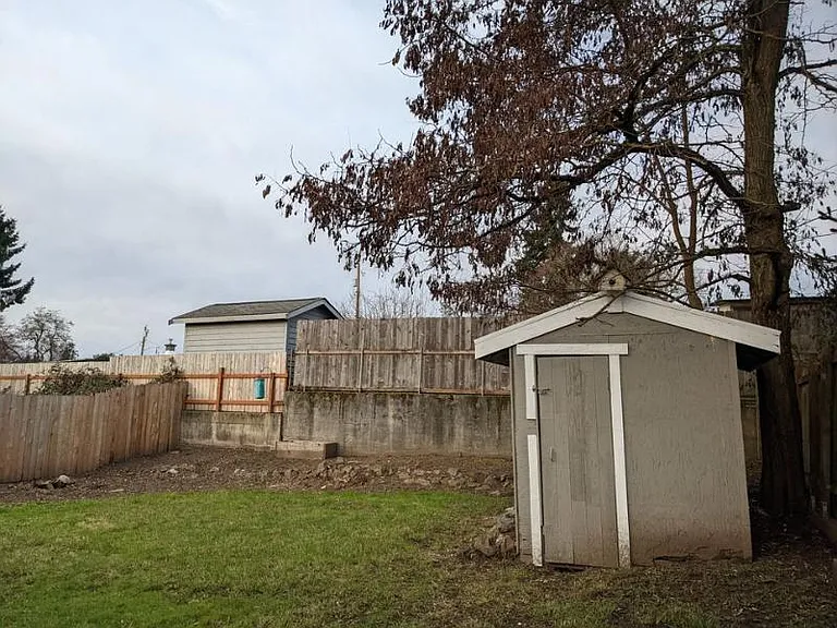 604 Camas Ave NE — Photo 12