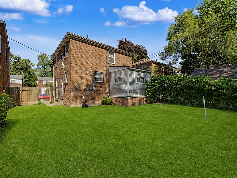 15712 Vaughan St — Photo 19