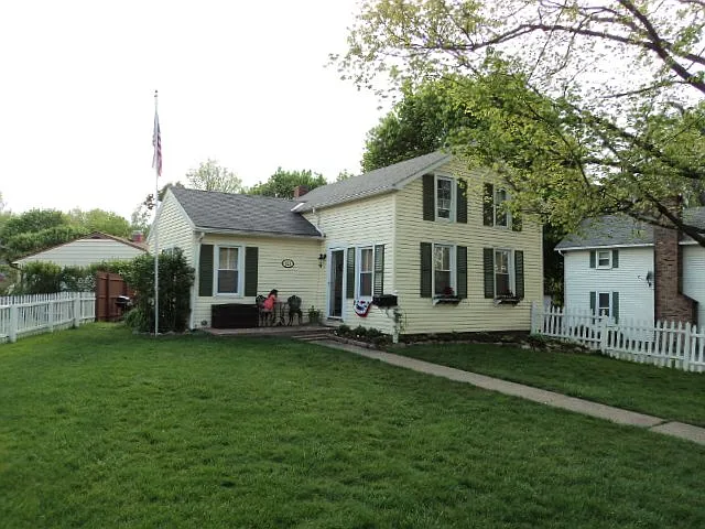623 Wadsworth Rd photo 1
