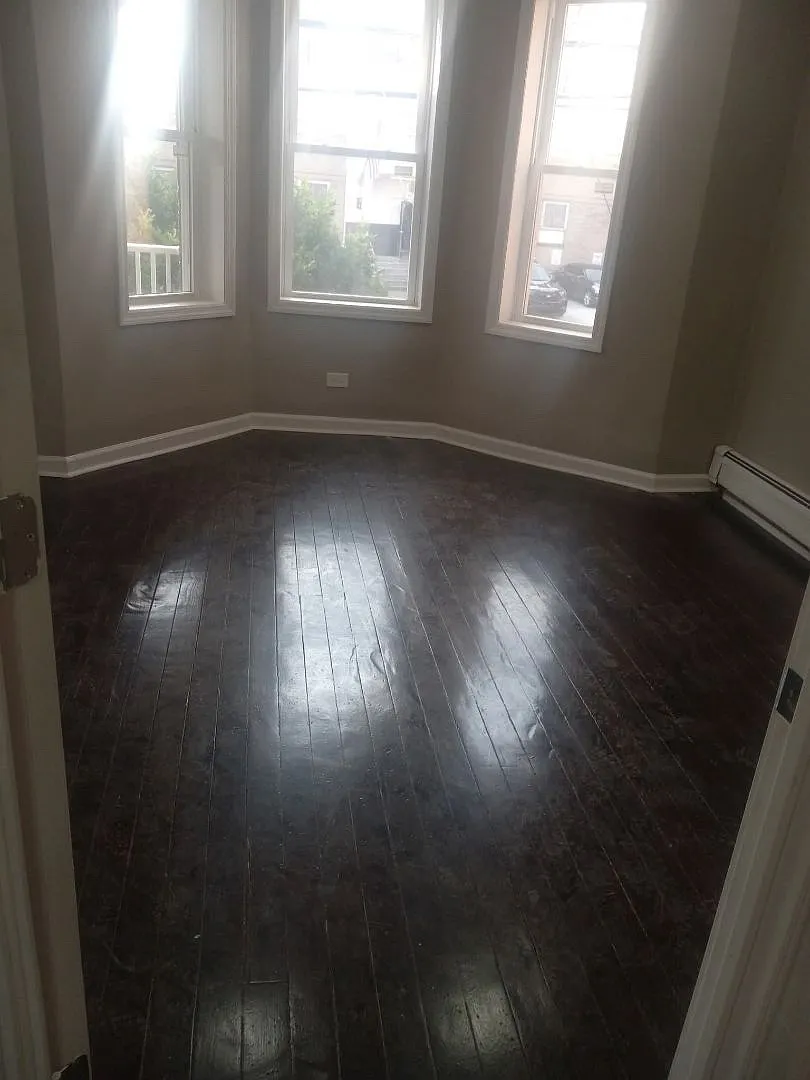 3 bed, 1200 sqft, $2,000 — Photo 4
