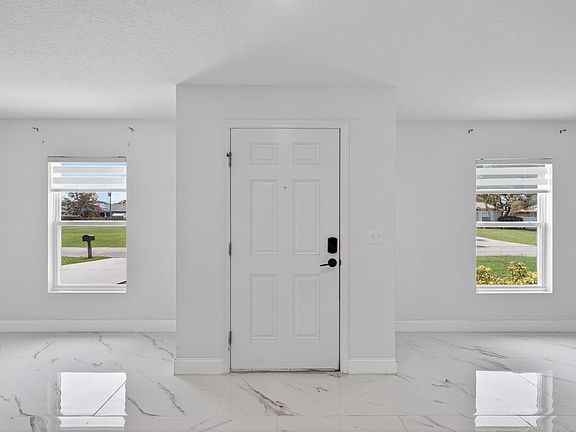 4th image of 479 SW Holden Terrace