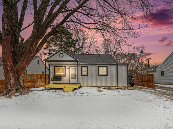 46 E Glass Rd, Ortonville, MI 48462