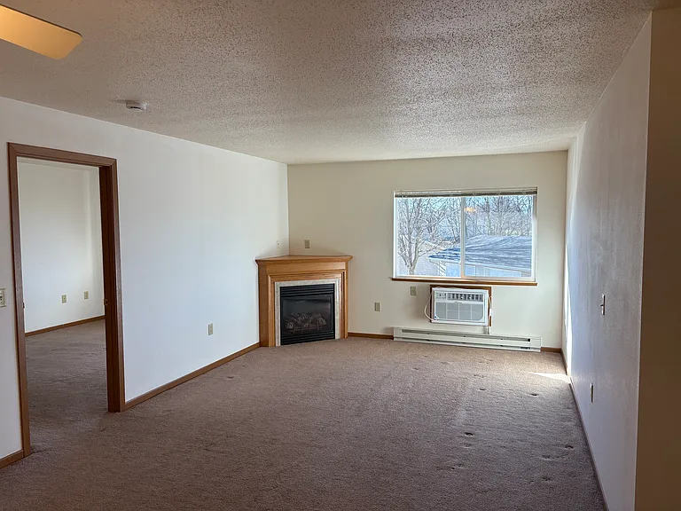 705 Bruce Ct #6 — Photo 2