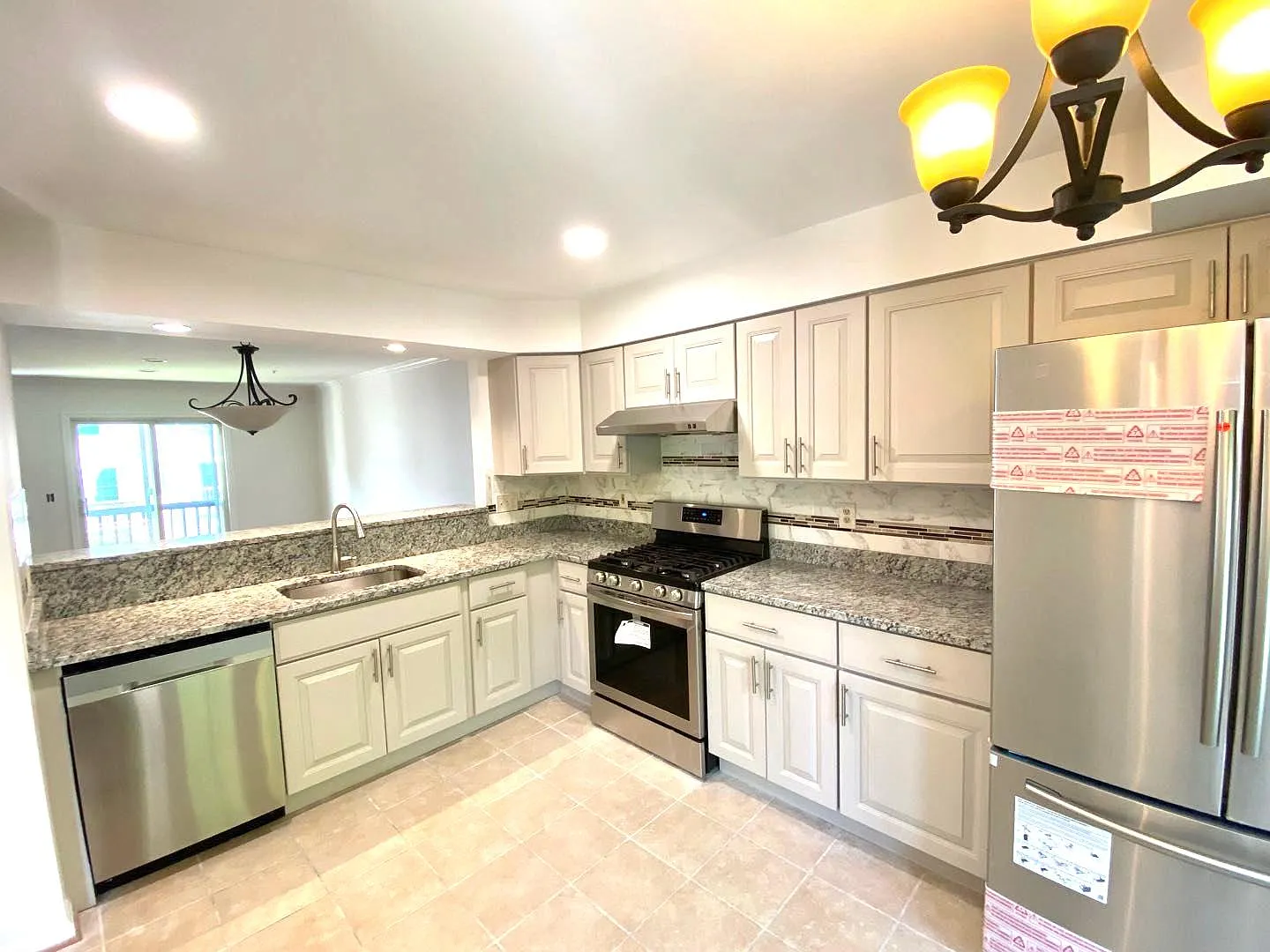 3 bed, 3.5 bath, 2396 sqft, $2,950 — Photo 2