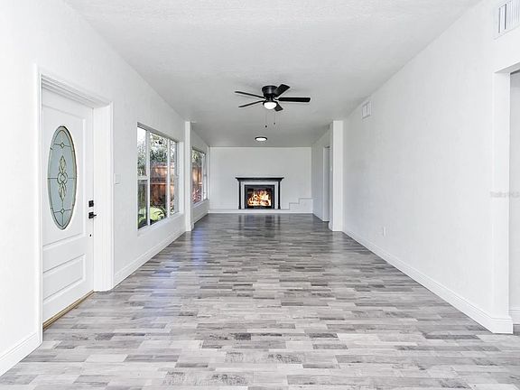 5th image of 913 Buckwood Dr