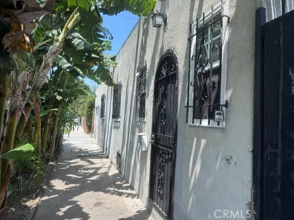 9223 S San Pedro St, Los Angeles, CA 90003