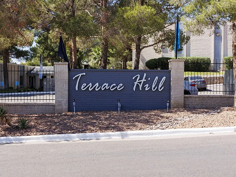 Terrace Hill — Photo 30