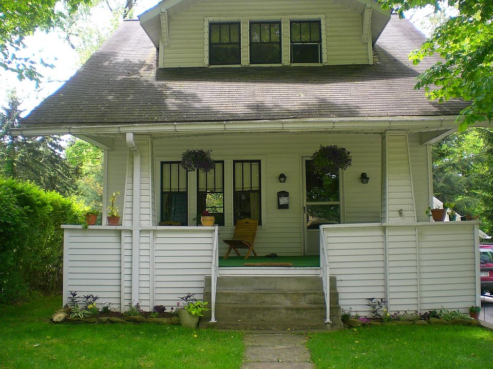 Front of house, front porch