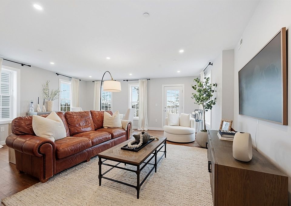 1st image of 18-20 Crestway Rd #5