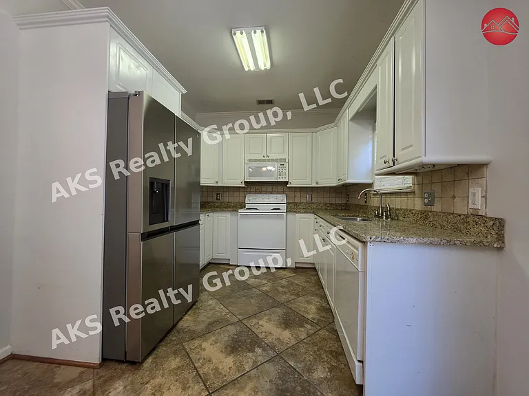 5004 Melrose Way — Photo 6