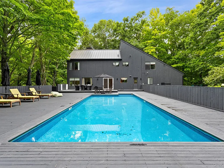 25 Cross Pond Rd — Photo 21