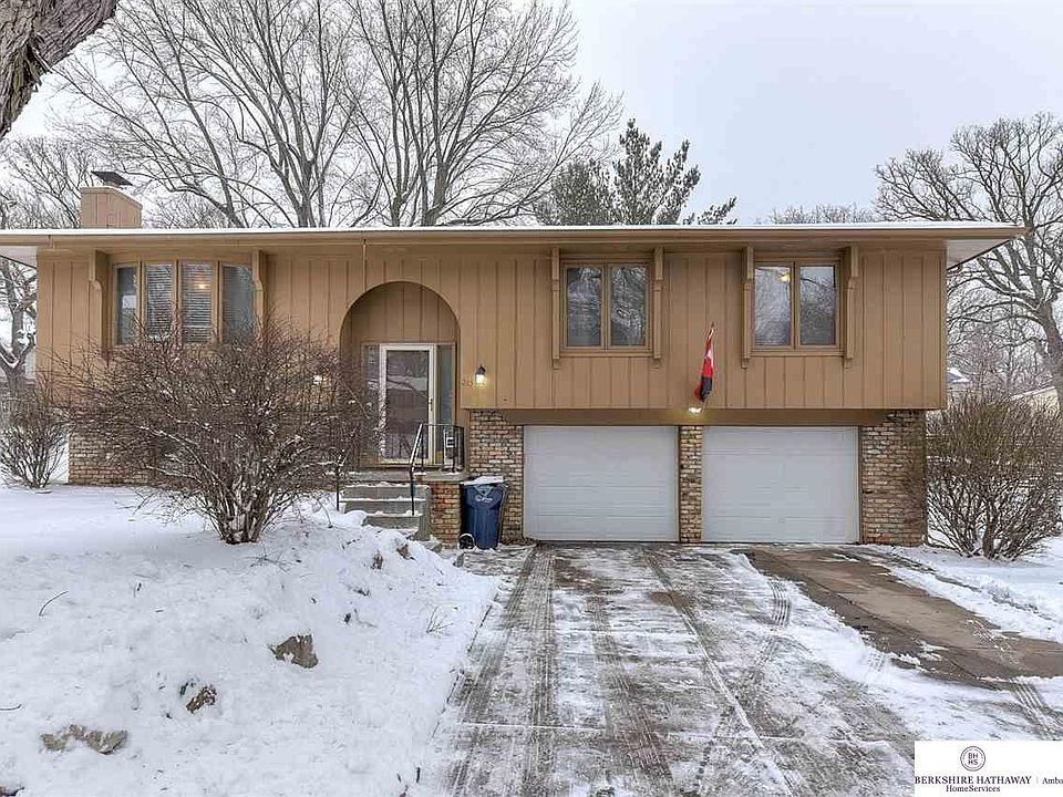 1st image of 215 Douglas Dr