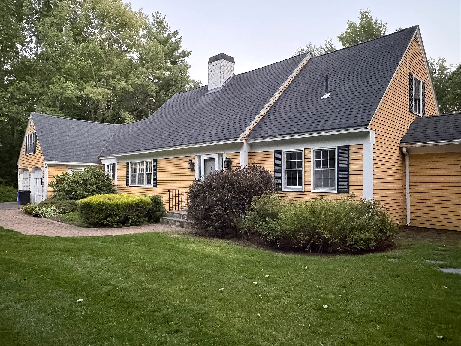Fully Furnished! Move-In Ready: 172 Readfield Road, Manchester — Photo 2