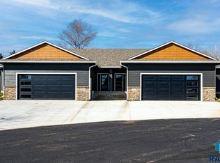 1407 S Lighthouse Pl, Sioux Falls, SD 57103
