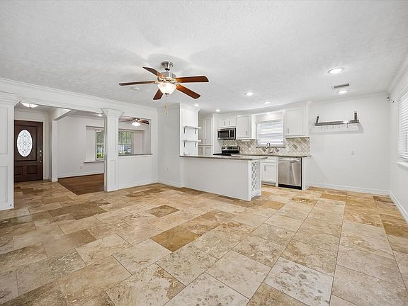 3rd image of 5019 Kinglet St
