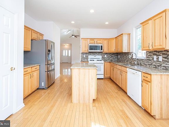 4th image of 97 Hummingbird Dr