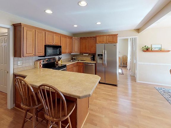 4th image of 102 Elmwood Dr
