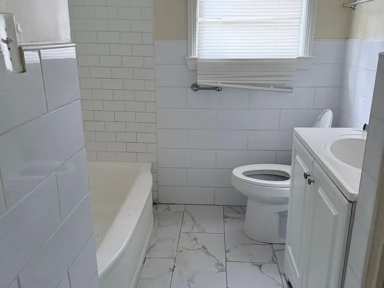 1207 Derenne Ave — Photo 4