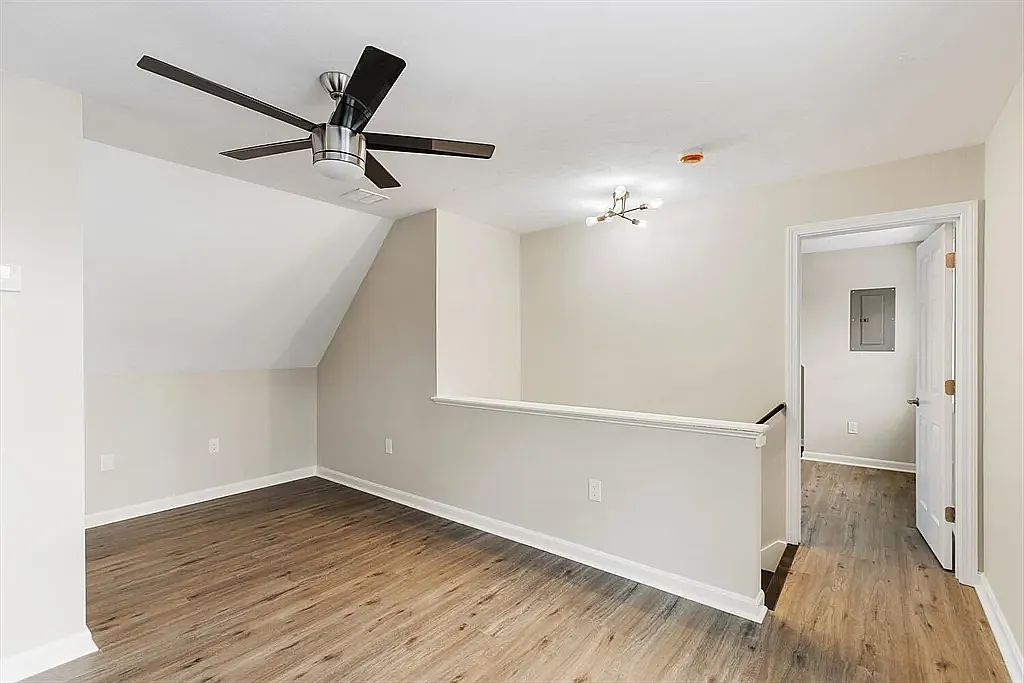 2 bed, 650 sqft, $2,200 — Photo 4