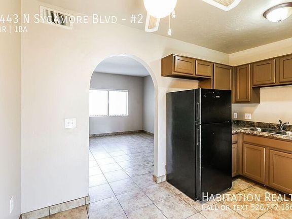 3rd image of 1443 N Sycamore Blvd APT 2