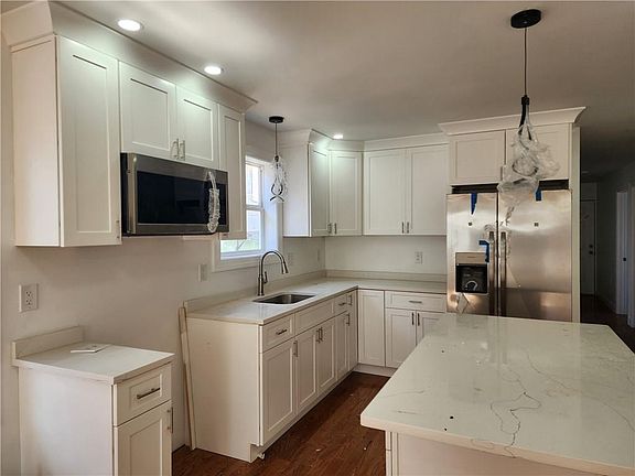 4th image of 47 Rill St