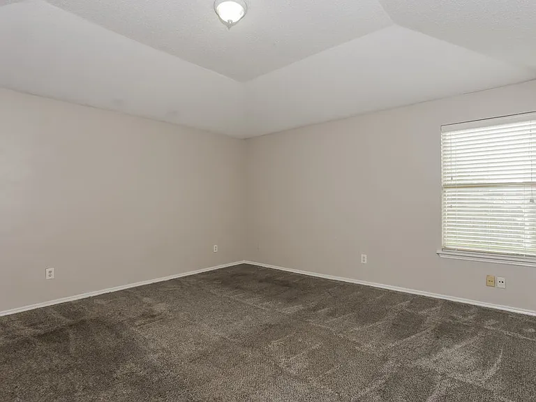 6505 Nicole Way — Photo 9