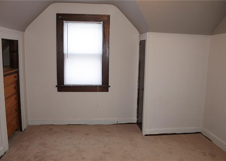 2nd image of 1622 Summit St Ste B