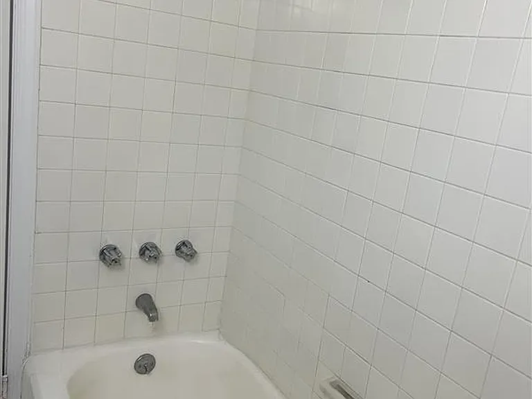 Jericho Manor Apartments — Photo 39