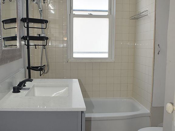 4th image of 2212 Kenilworth Ave #2