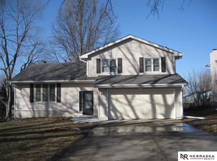 806 Cody Cir, Papillion, NE 68046