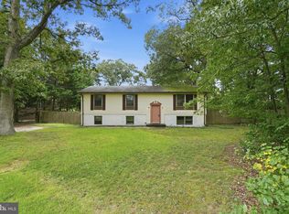 2003 Woodford Rd, Vienna, VA 22182