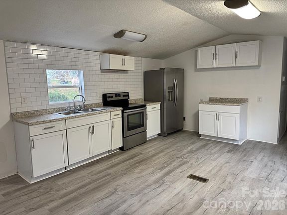 4th image of 111 Cloverleaf Dr