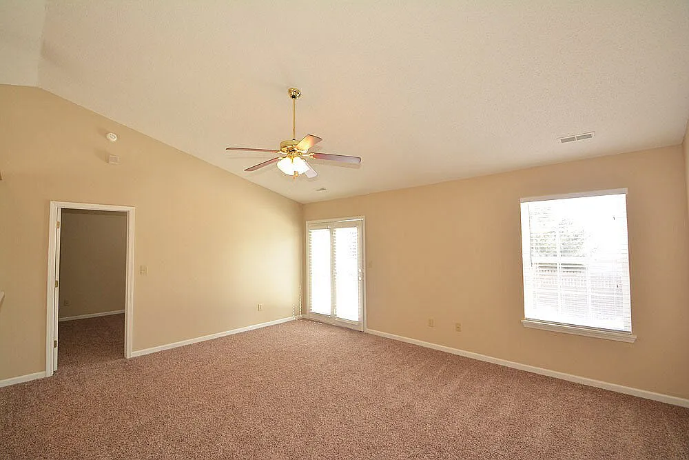 3 bed, 2.0 bath, 1212 sqft, $1,775 — Photo 3