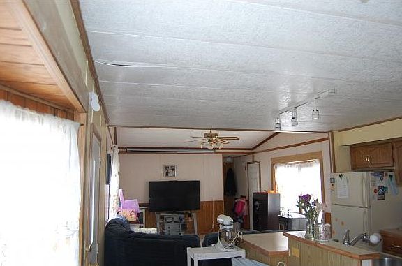 4th image of 90 Lat Ln
