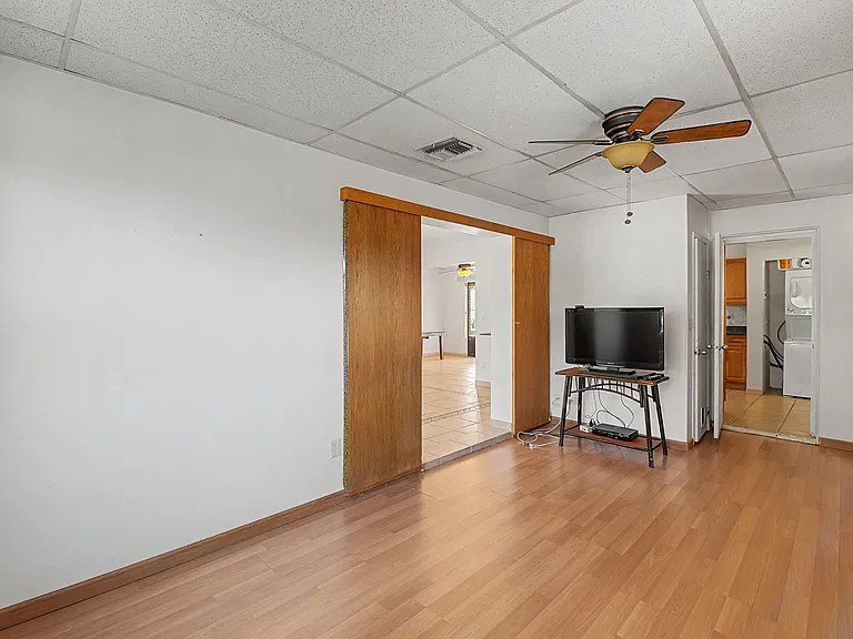 402 S Harvard Ave — Photo 4