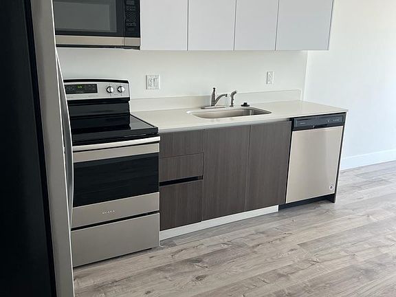 5th image of 39 NW 7th Ave #705